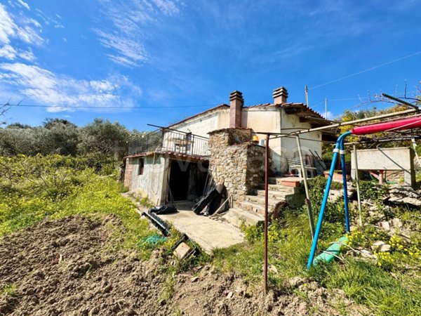 casa indipendente in vendita a Costarainera