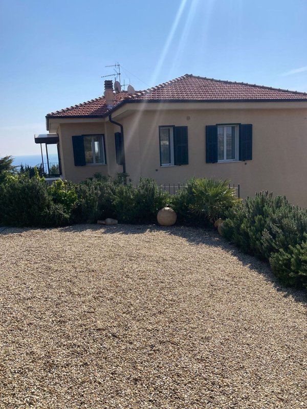 casa indipendente in vendita a Costarainera