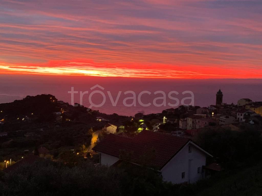 casa indipendente in vendita a Costarainera