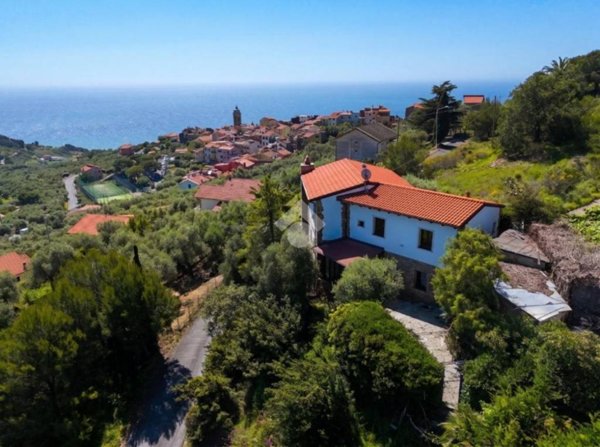 casa indipendente in vendita a Costarainera