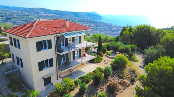 casa indipendente in vendita a Costarainera