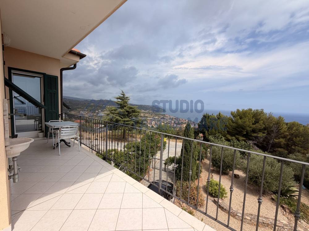 casa indipendente in vendita a Costarainera