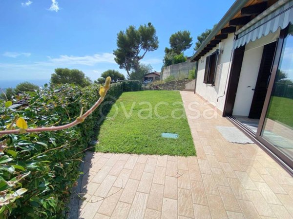 casa indipendente in vendita a Diano Arentino