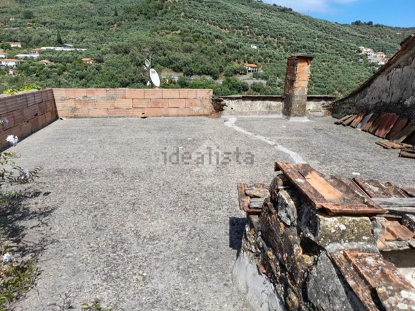 esavano in vendita a Diano Arentino