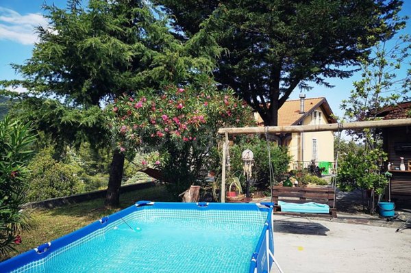 casa indipendente in vendita a Diano Arentino in zona Diano Borello