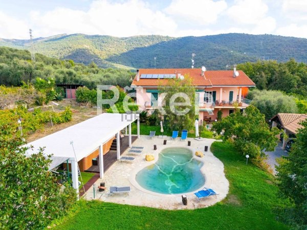 casa indipendente in vendita a Diano Arentino