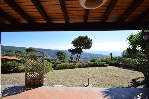 casa indipendente in vendita a Diano Arentino