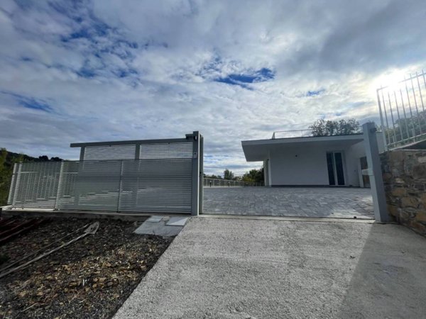 casa indipendente in vendita a Diano Arentino in zona Diano Borello