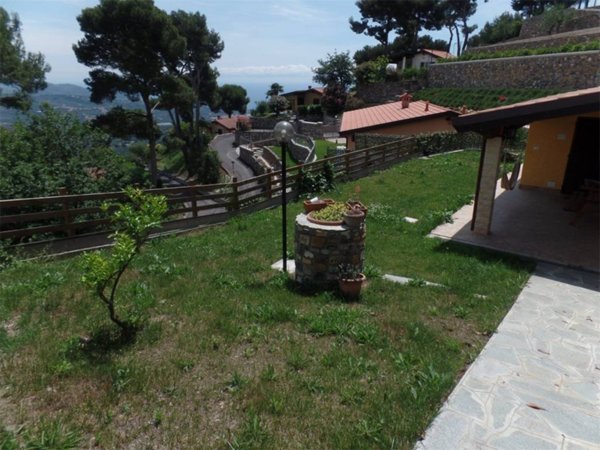 casa indipendente in vendita a Diano Arentino