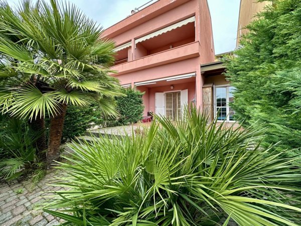 casa indipendente in vendita a Diano Arentino in zona Diano Borello