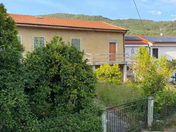 appartamento in vendita a Diano Arentino in zona Diano Borello