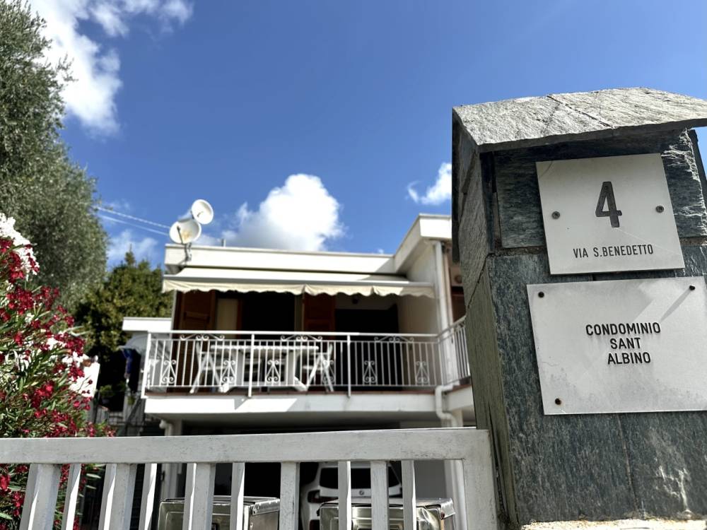 casa indipendente in vendita a Diano Arentino