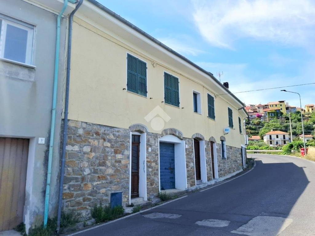 casa indipendente in vendita a Diano Arentino