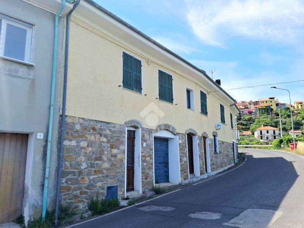 casa indipendente in vendita a Diano Arentino