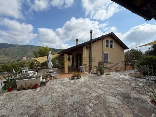 casa indipendente in vendita a Diano Arentino