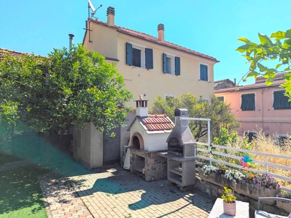 casa indipendente in vendita a Diano Arentino