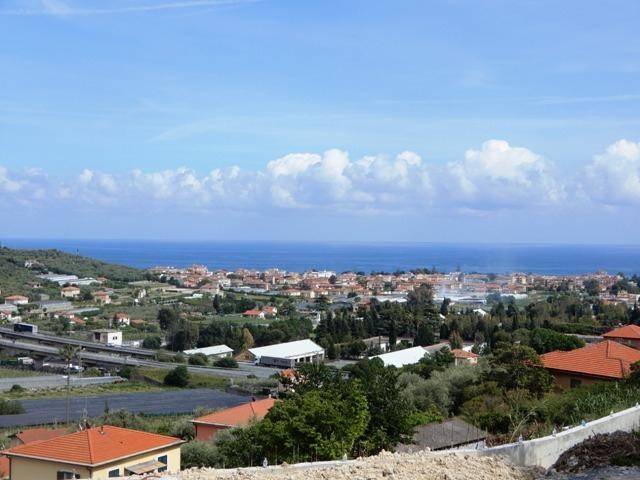 casa indipendente in vendita a Diano Castello