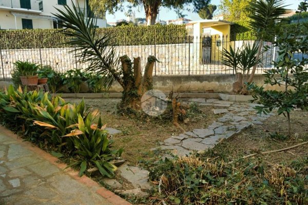 casa indipendente in vendita a Diano Castello