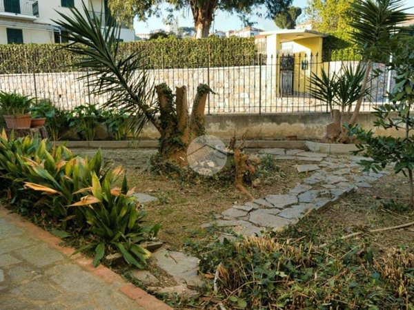 casa indipendente in vendita a Diano Castello