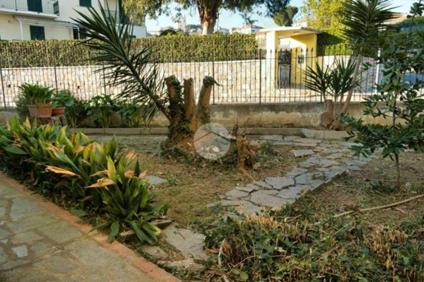 casa indipendente in vendita a Diano Castello