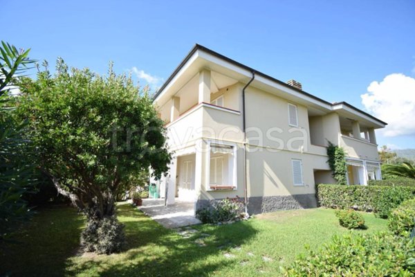 appartamento in vendita a Diano Castello