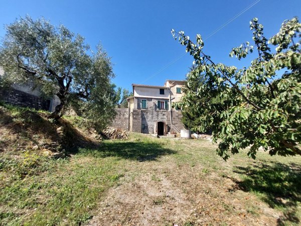 casa indipendente in vendita a Diano Castello