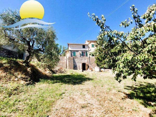 casa indipendente in vendita a Diano Castello