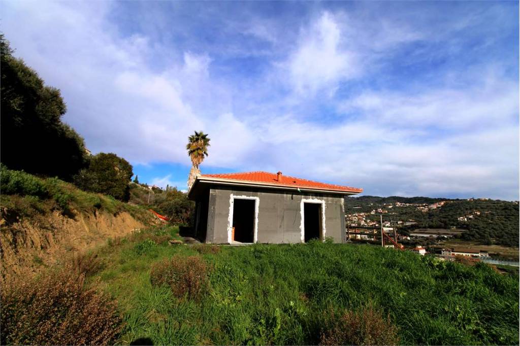 casa indipendente in vendita a Diano Castello