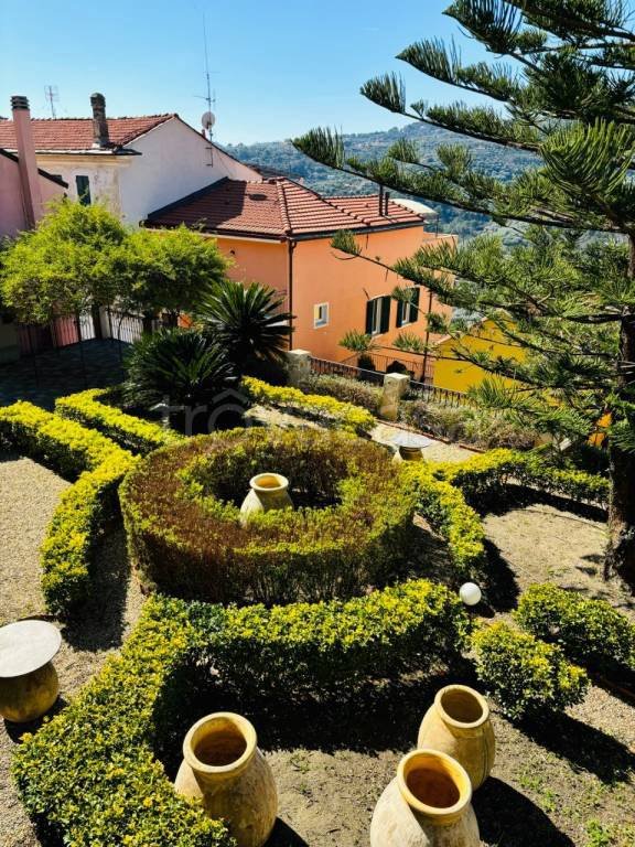 villa in vendita a Diano Castello