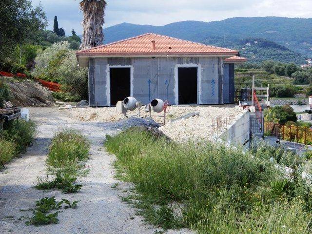 casa indipendente in vendita a Diano Castello