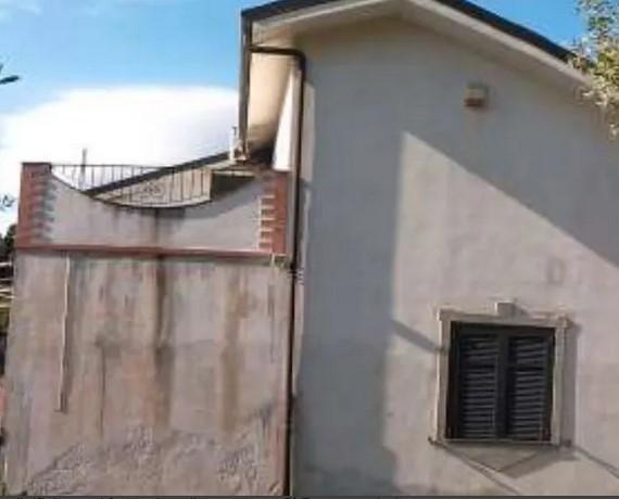 casa indipendente in vendita a Diano Castello