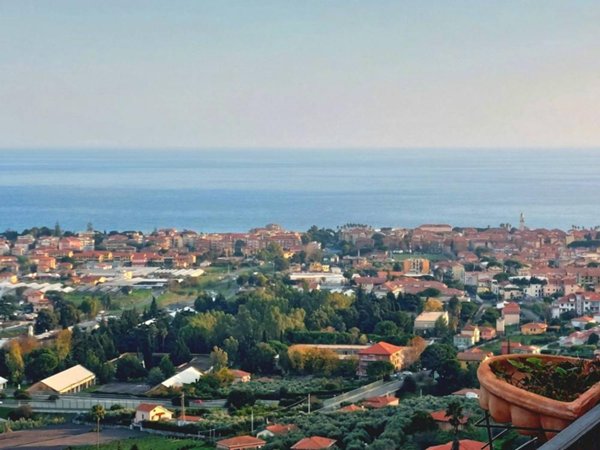 appartamento in vendita a Diano Castello