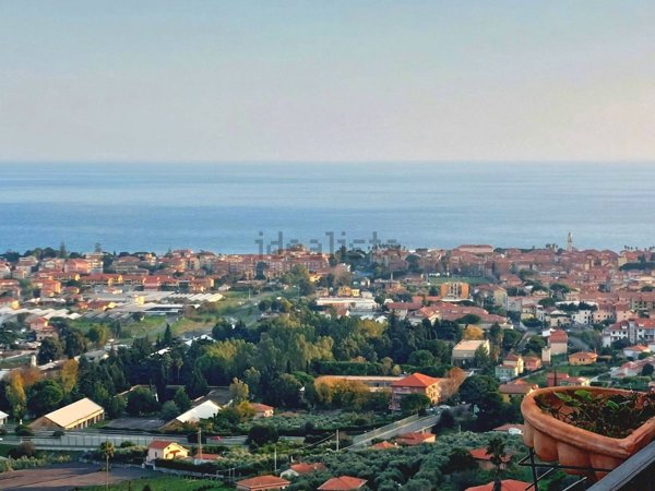 appartamento in vendita a Diano Castello