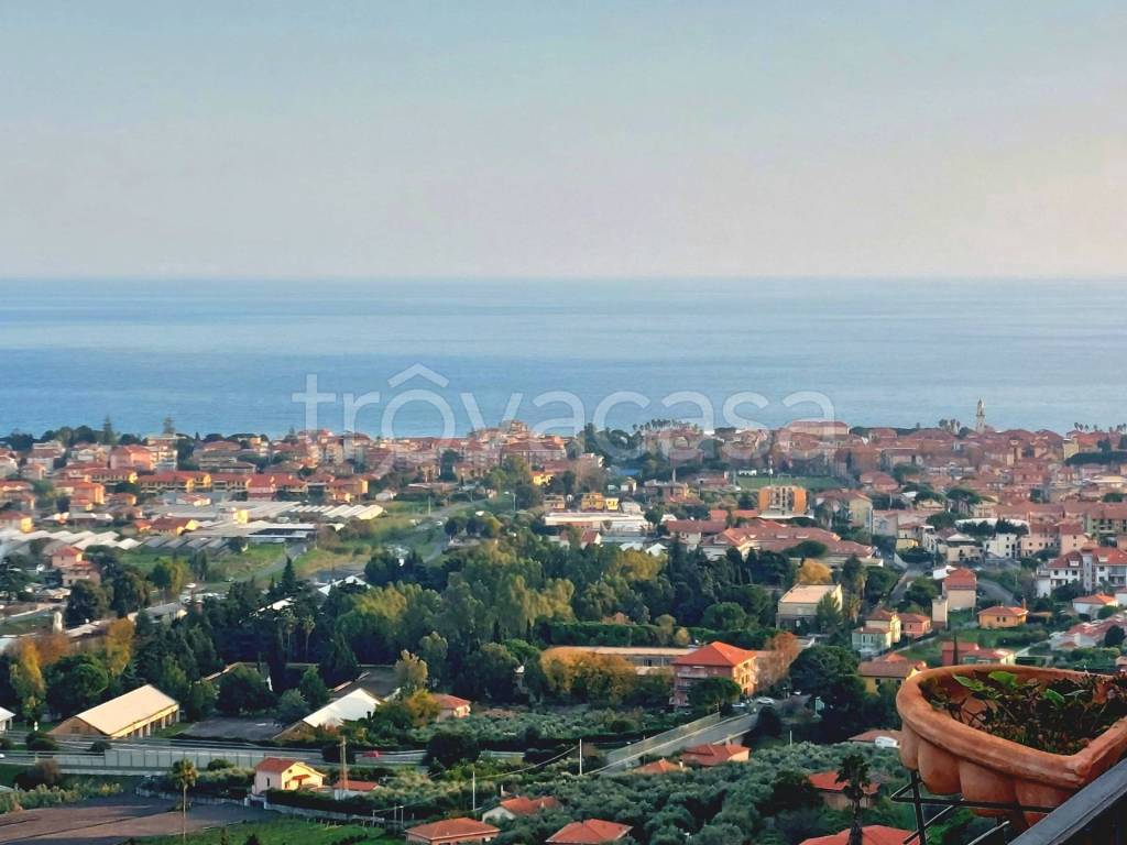 appartamento in vendita a Diano Castello