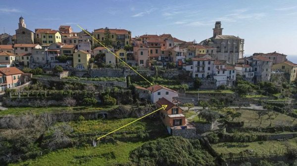 casa indipendente in vendita a Diano Castello
