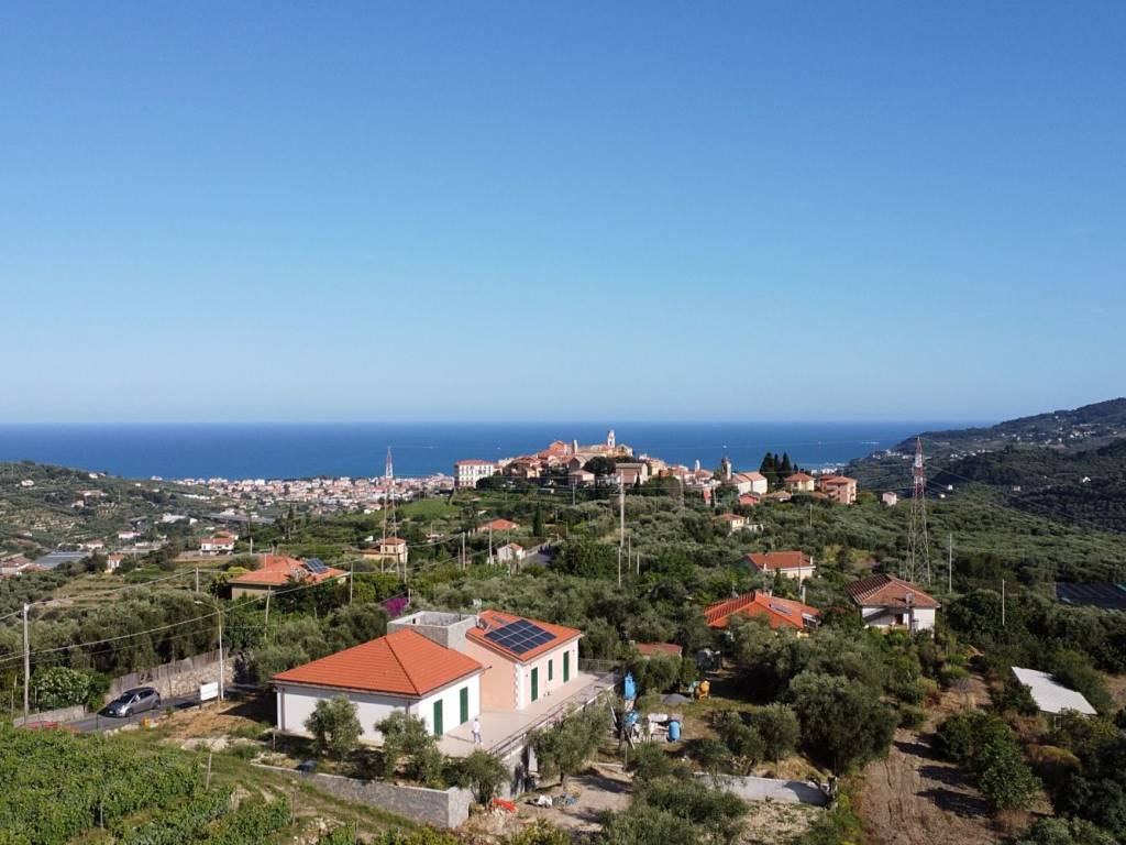 casa indipendente in vendita a Diano Castello