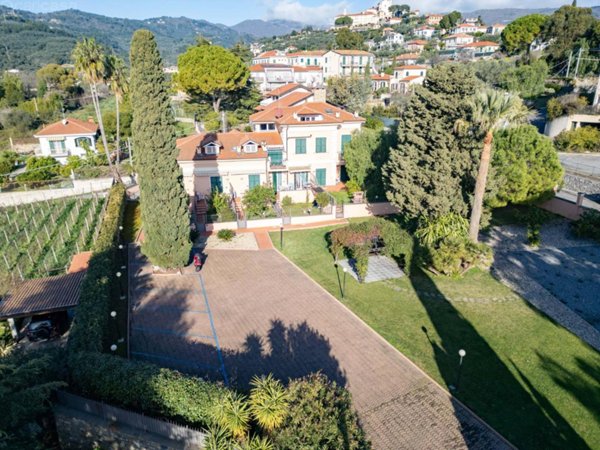 appartamento in vendita a Diano Castello
