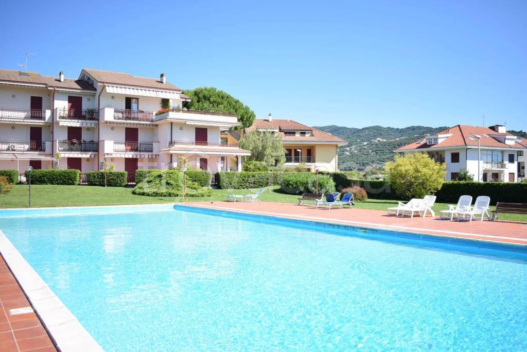 appartamento in vendita a Diano Castello