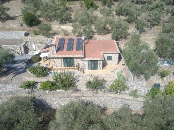 casa indipendente in vendita a Diano Castello