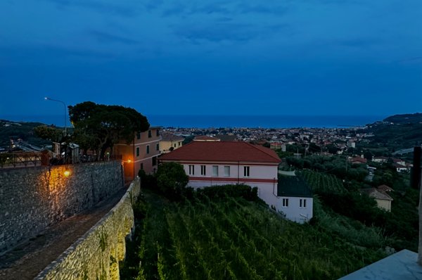 appartamento in vendita a Diano Castello