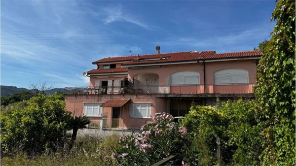 appartamento in vendita a Diano Castello