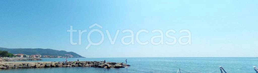 appartamento in vendita a Diano Castello