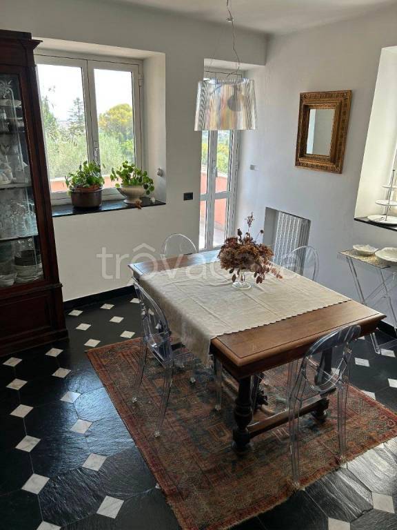 casa indipendente in vendita a Diano Castello