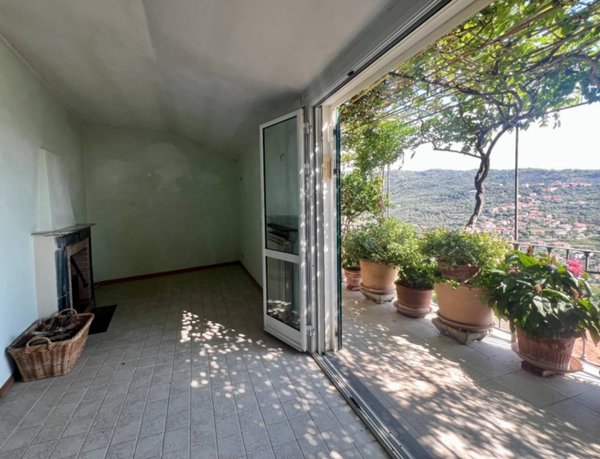appartamento in vendita a Diano Castello