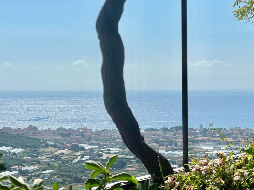 appartamento in vendita a Diano Castello