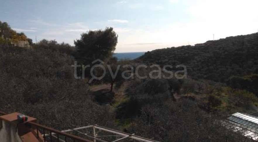 casa indipendente in vendita a Diano Castello