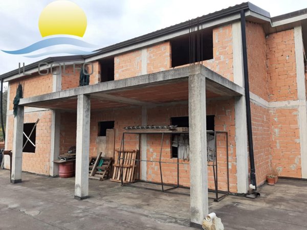 casa indipendente in vendita a Diano Castello