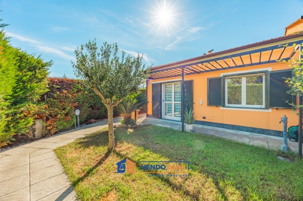 casa indipendente in vendita a Diano Castello