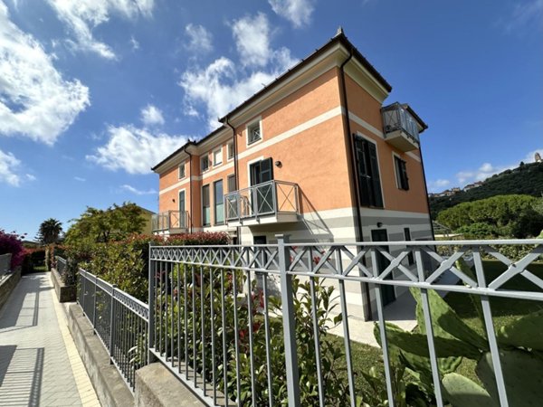 appartamento in vendita a Diano Castello