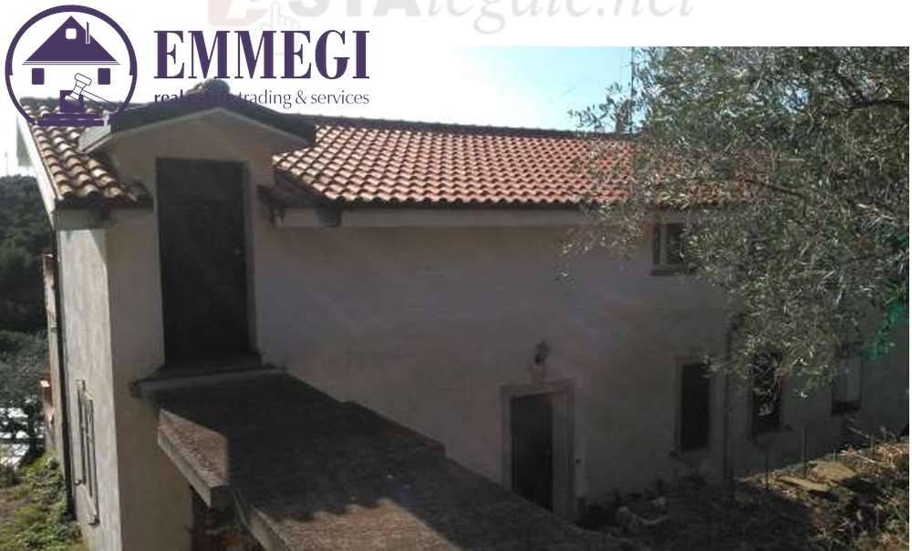 casa indipendente in vendita a Diano Castello